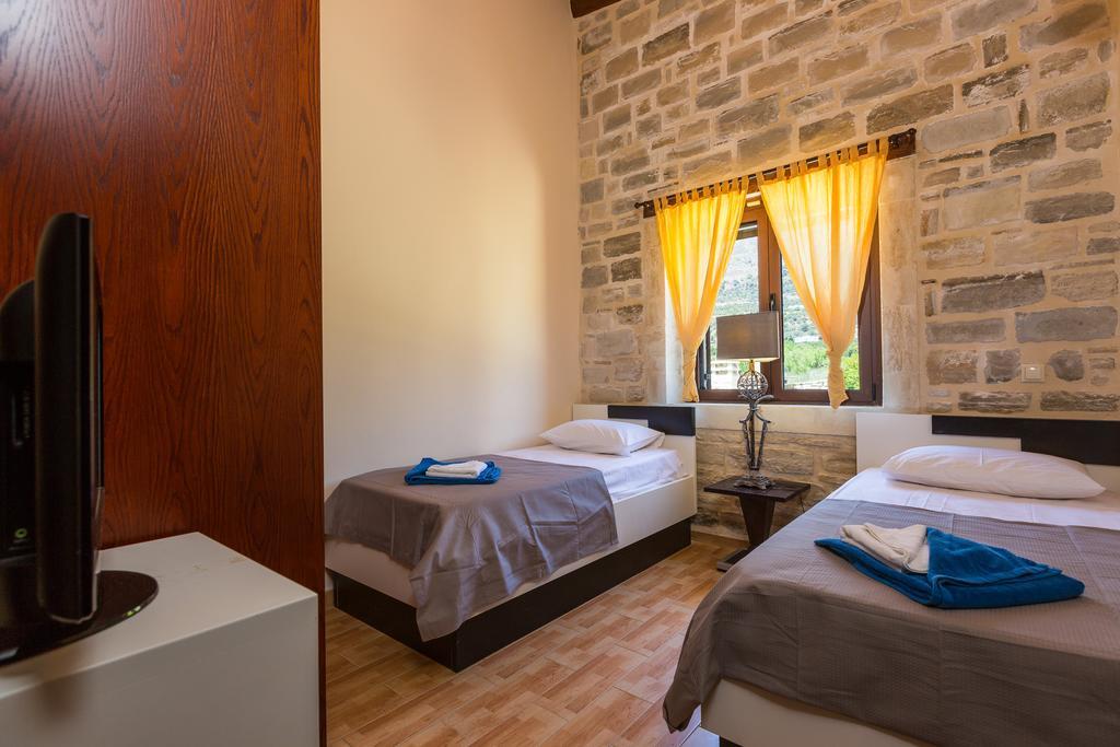 Poseidon Villa, Nestled In The Picturesque South, By Thinkvilla Lefkogeia Exterior photo
